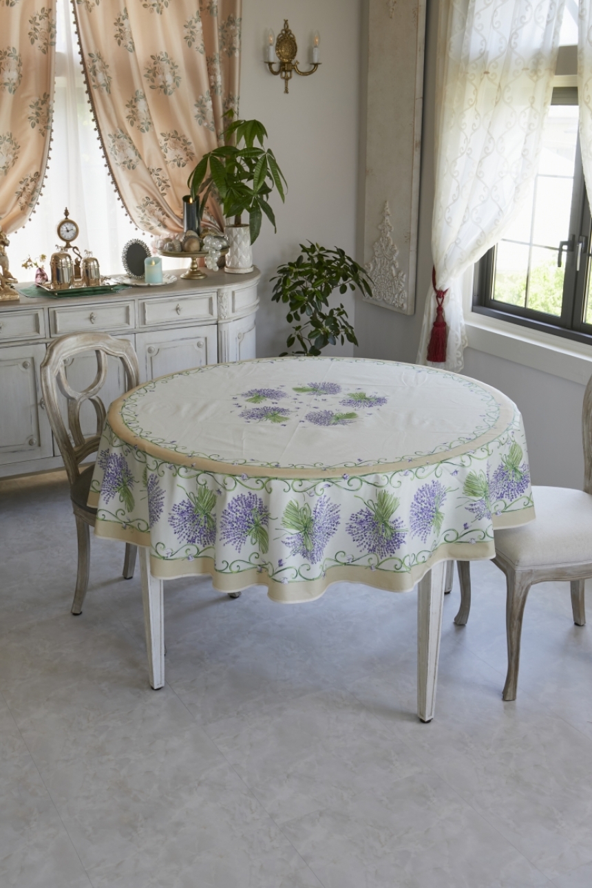 テーブルクロス　ラベンダー　クリーム1